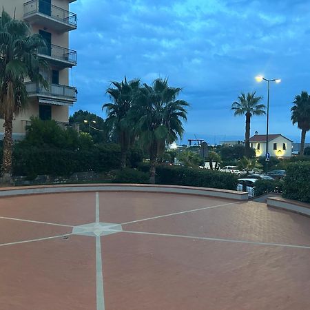 Appartamento Incantevole A 100Metri Dal Mare E Accanto Alla Pista Ciclabile อิมเปรีอา ภายนอก รูปภาพ