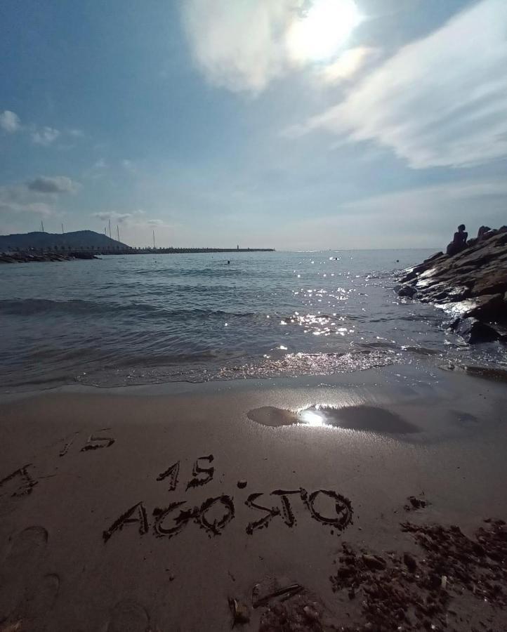 Appartamento Incantevole A 100Metri Dal Mare E Accanto Alla Pista Ciclabile อิมเปรีอา ภายนอก รูปภาพ