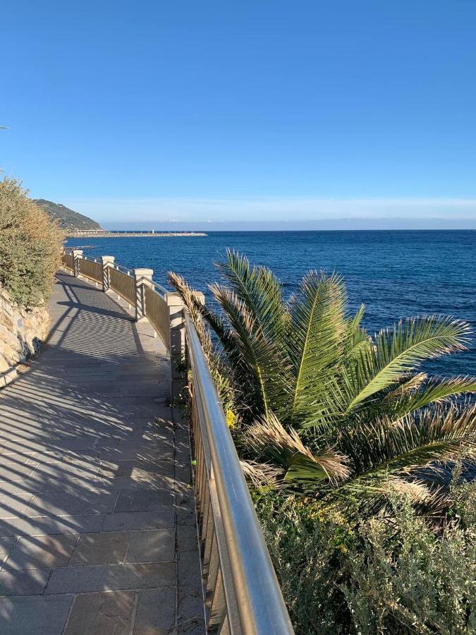 Appartamento Incantevole A 100Metri Dal Mare E Accanto Alla Pista Ciclabile อิมเปรีอา ภายนอก รูปภาพ