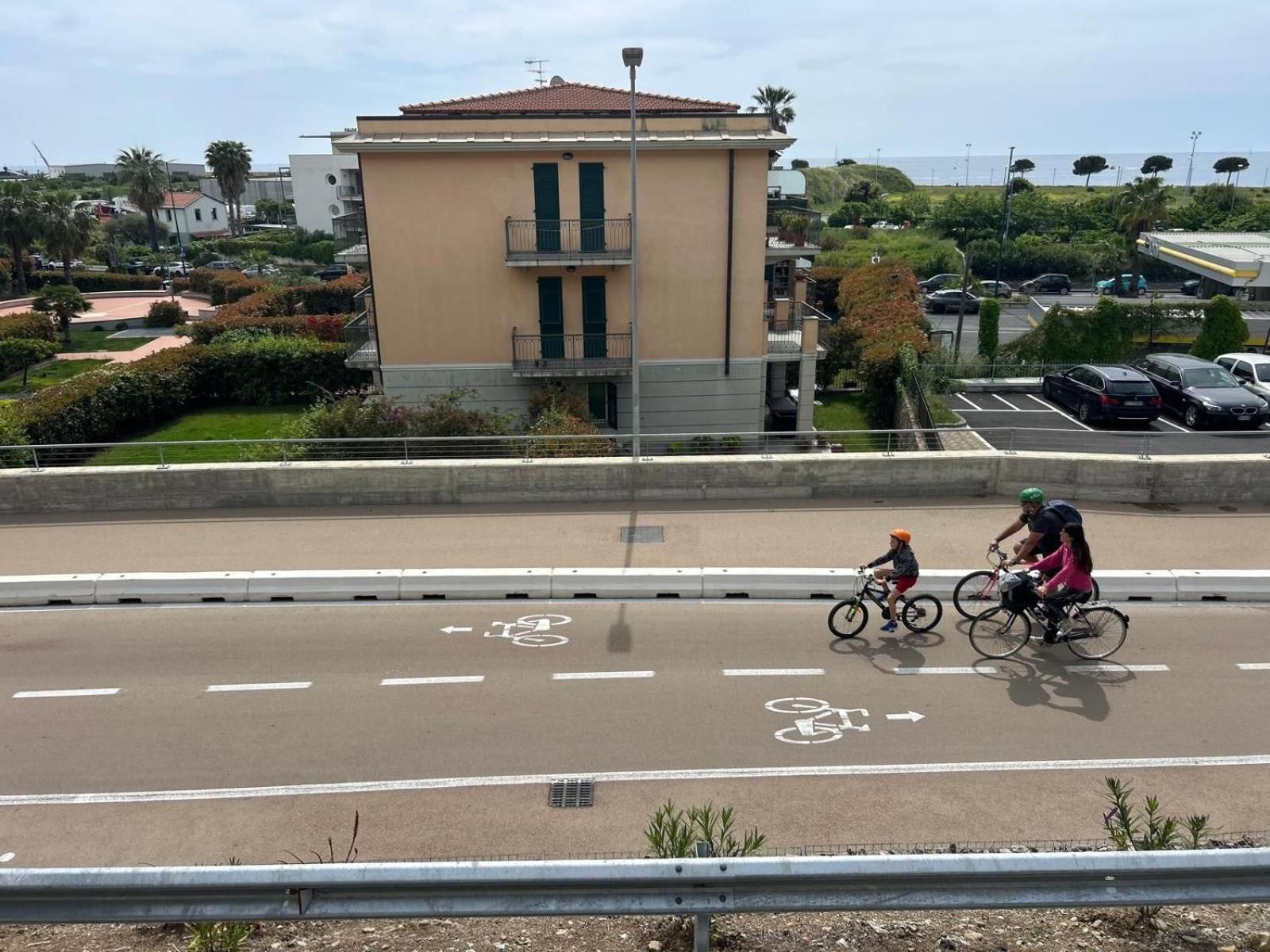 Appartamento Incantevole A 100Metri Dal Mare E Accanto Alla Pista Ciclabile อิมเปรีอา ภายนอก รูปภาพ